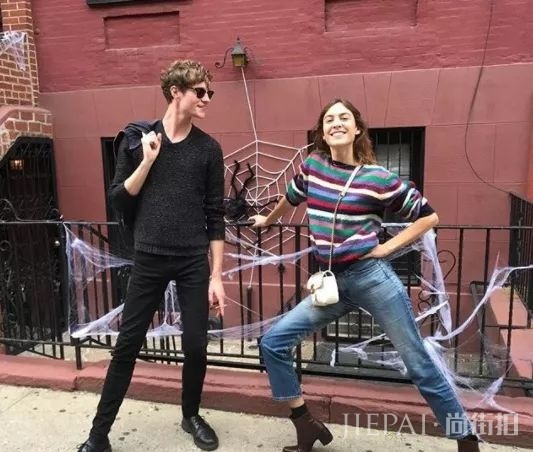 暖气还没到的日子里，就用这些时髦又复古的毛衣来护体吧！