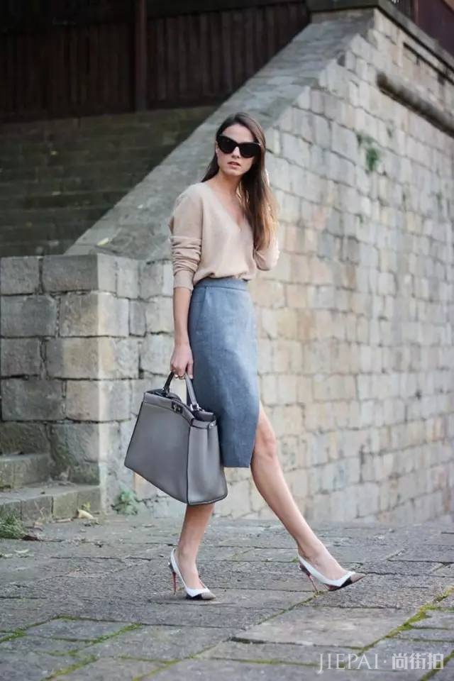 针织衫+半裙，才是秋天最显气质的搭配！