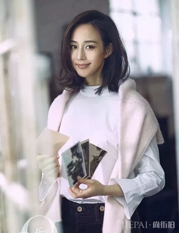 今年流行毛衣“披着穿”,时髦感爆棚!