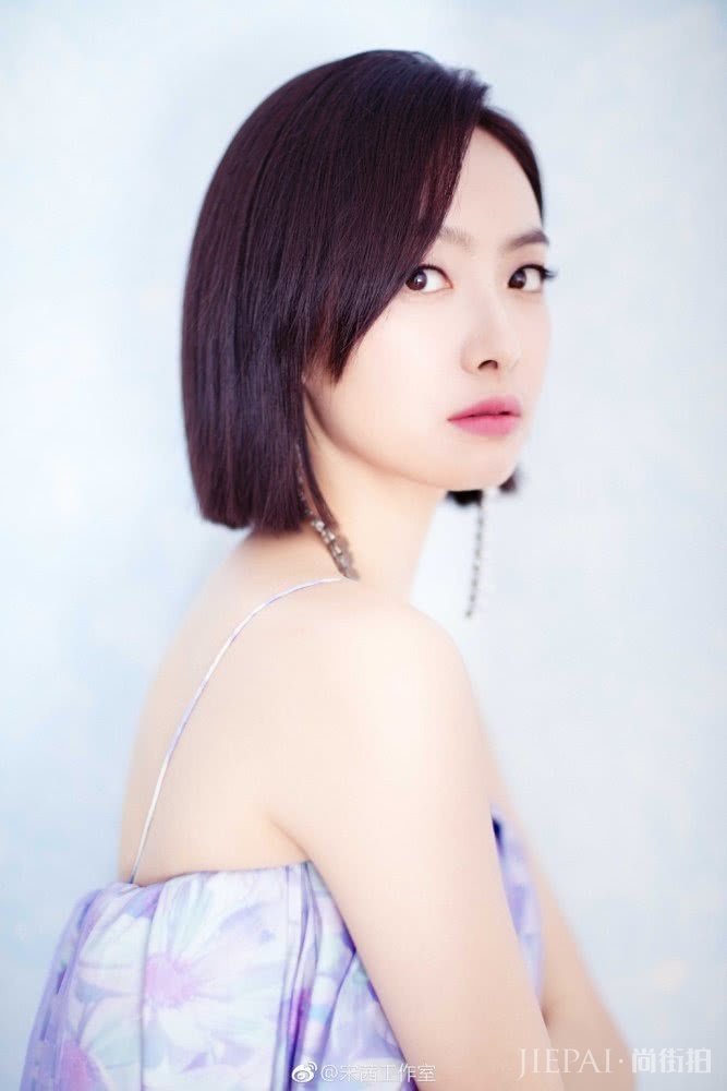 宋茜剪了齐肩短发,衣服品味直线上升,这款波波头短发发型没爆了