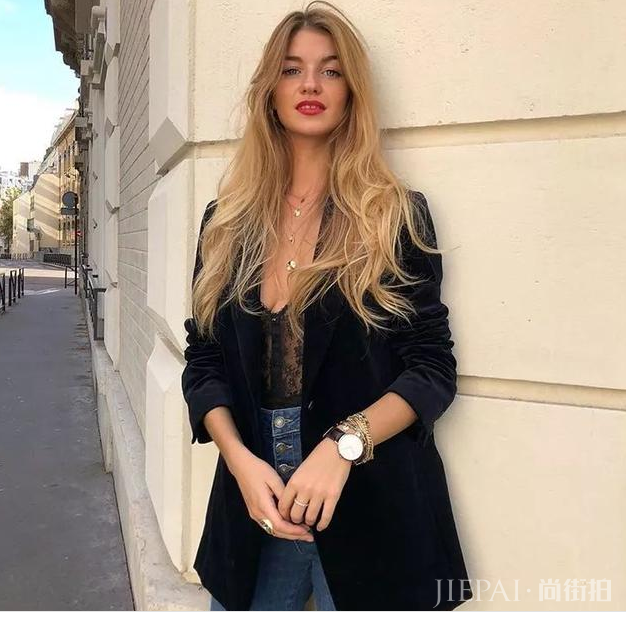 今年秋天这样穿:参考2位法国博主的日常穿搭,打造地道巴黎格调