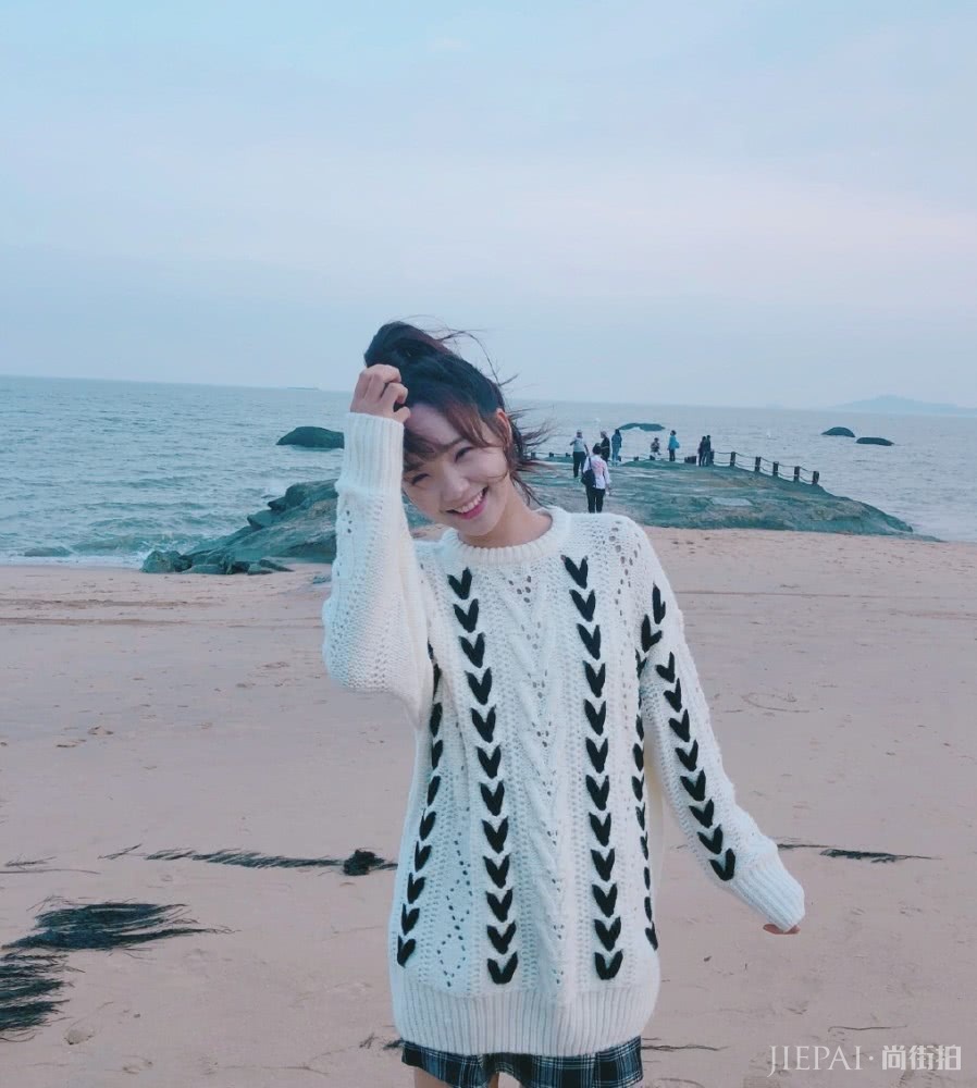 吕小雨长筒袜故意堆起来,瞬间显高10厘米