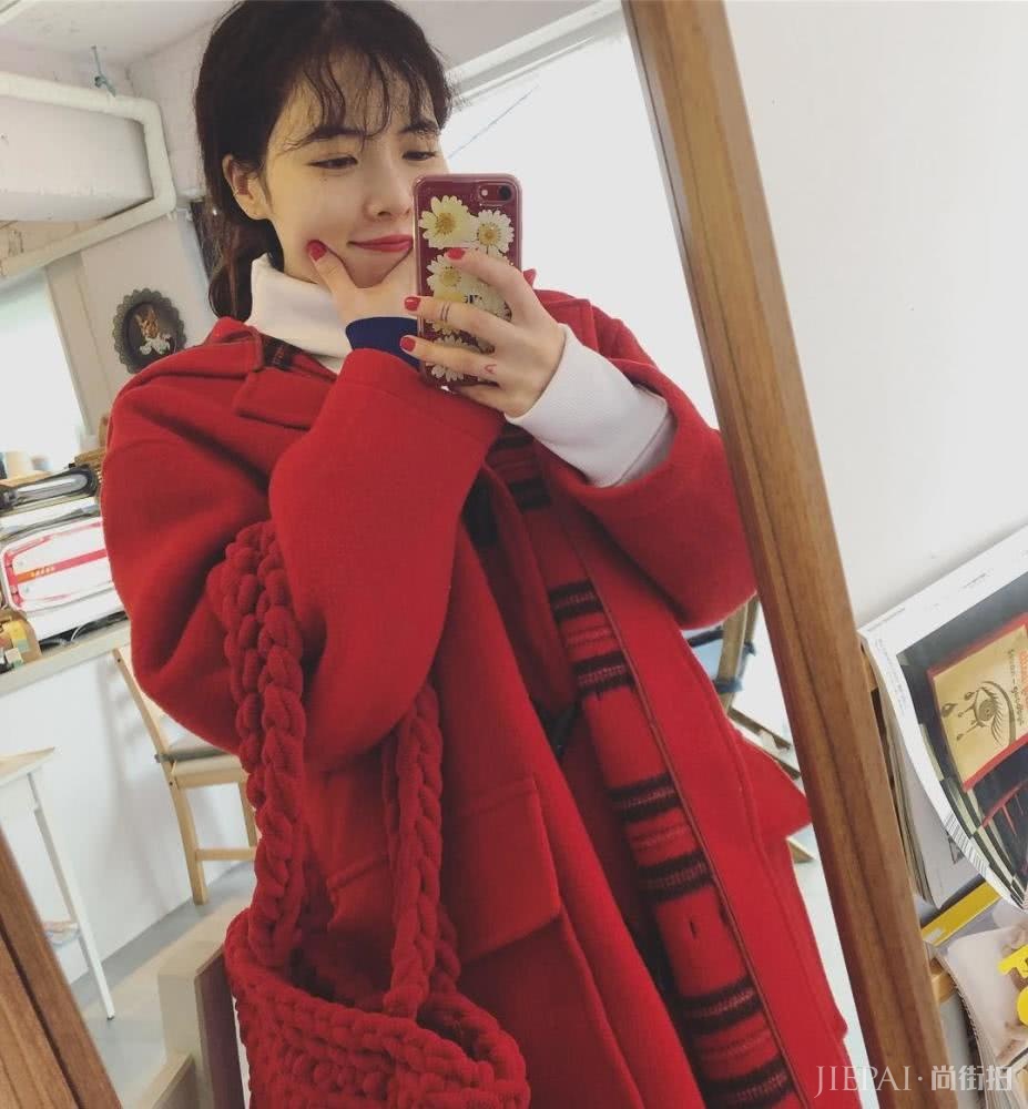 金泫雅花花绿绿的穿搭也能美成小仙女，一般人学不来