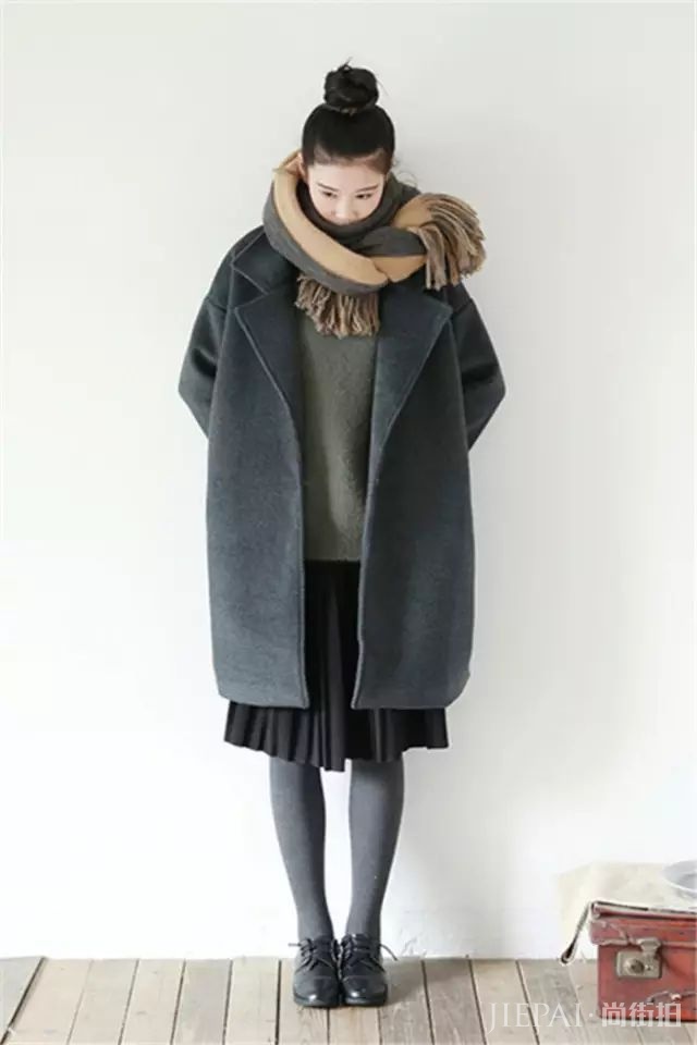显气质这样穿大衣才女人，你就是20岁！
