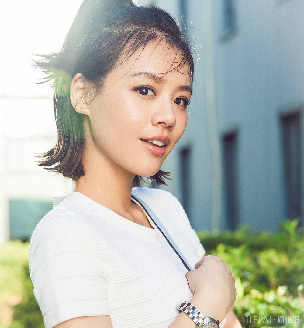 马思纯剪短发大变样,一款短发看上去像18岁小女孩