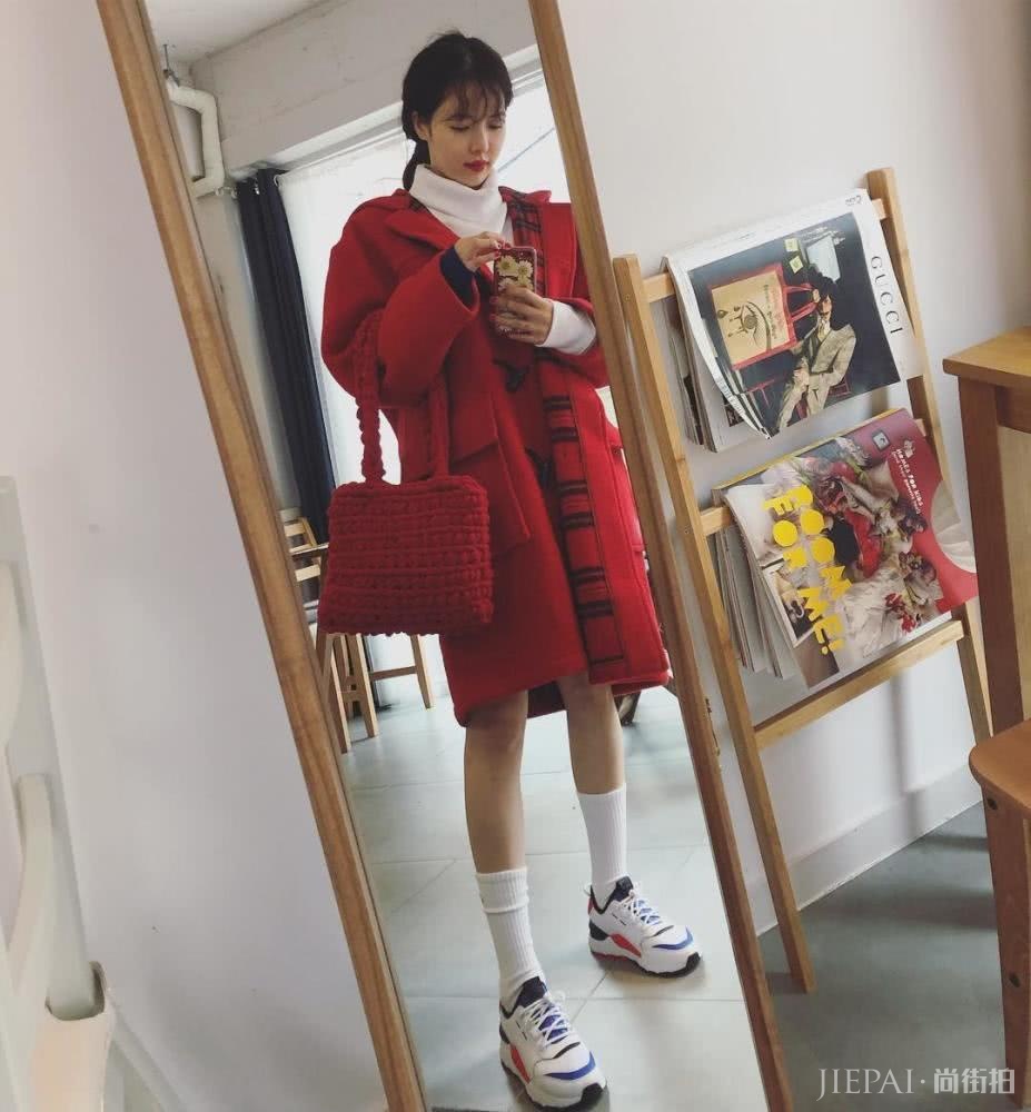 金泫雅花花绿绿的穿搭也能美成小仙女，一般人学不来