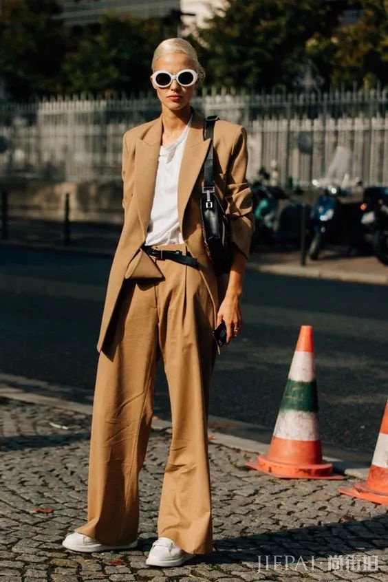 今年冬天的时髦靠它运动装也可以帅气优雅！