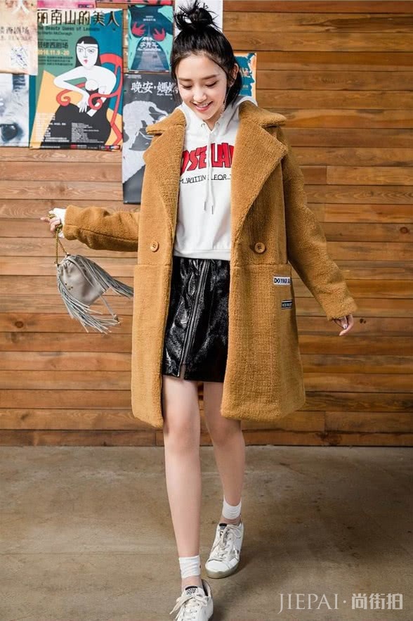 唐艺昕“球网鞋”,虽然很帅,但腿变短了!