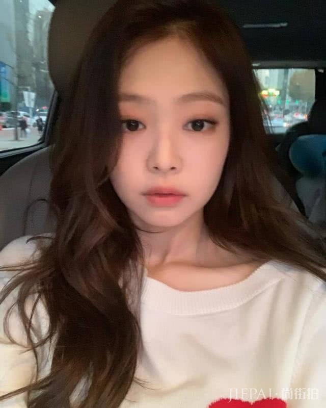 人间香奈儿Jennie的奶茶唇太温柔了，2019热门色号公开