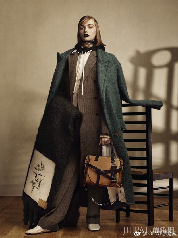 LOEWE以Mackintosh为灵感的男女成衣