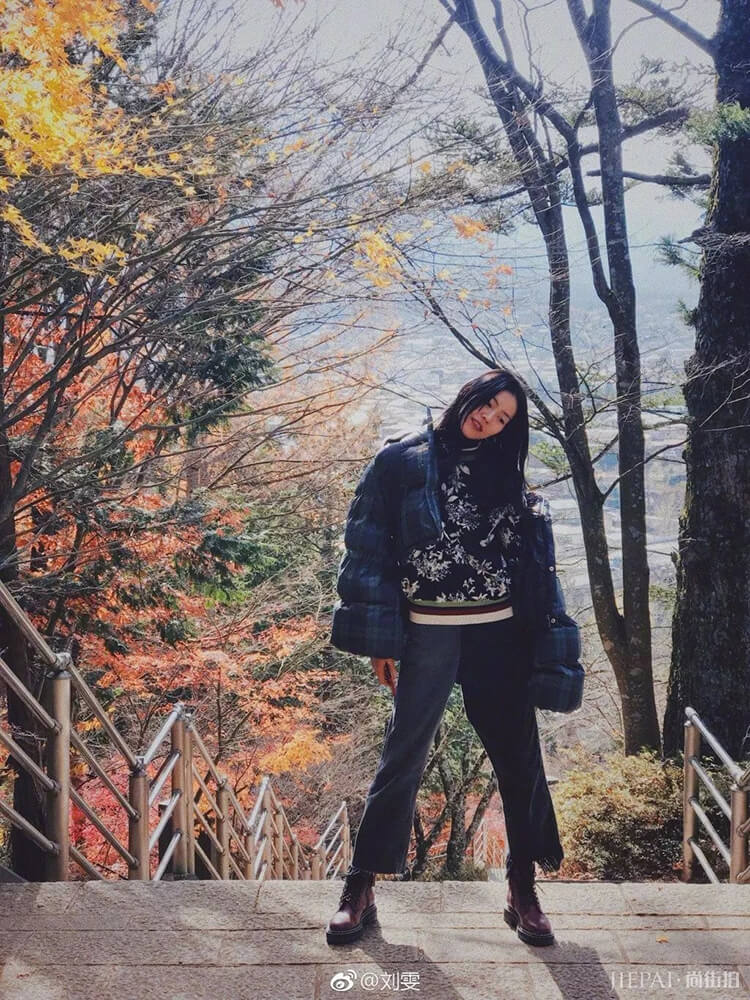 羽绒服+卫衣,保暖又时髦!