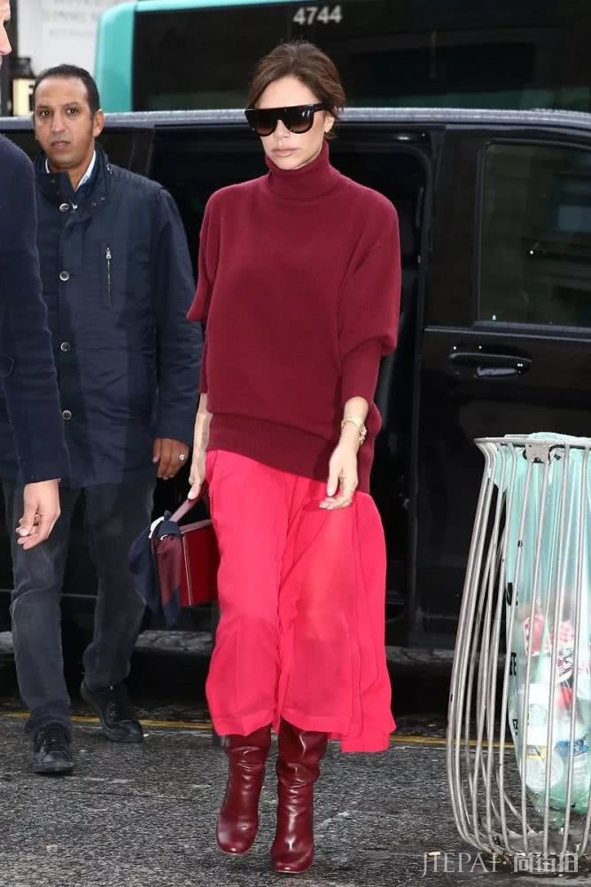 能穿一整个秋冬的针织衫 这么搭最时髦