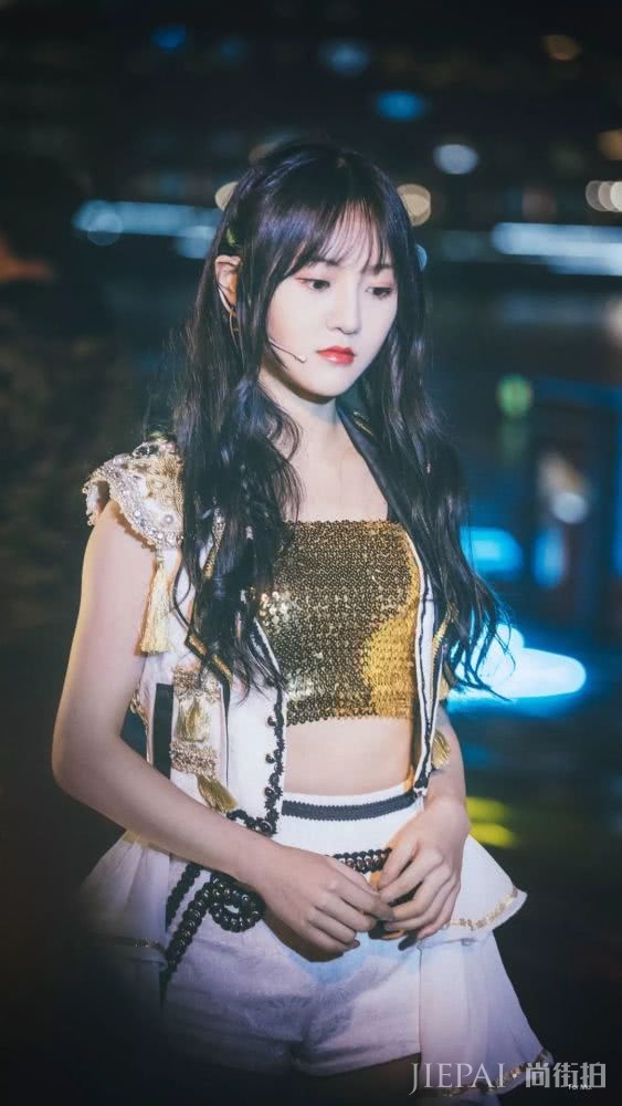 想学时下最流行的眼妆？跟着这些时尚爱豆们肯定没错