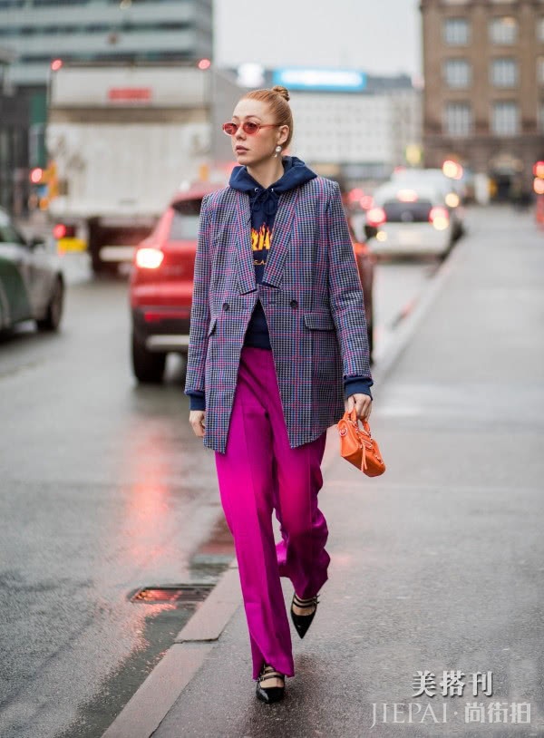 西装和帽衫内搭，变个穿搭就能换个心情上班