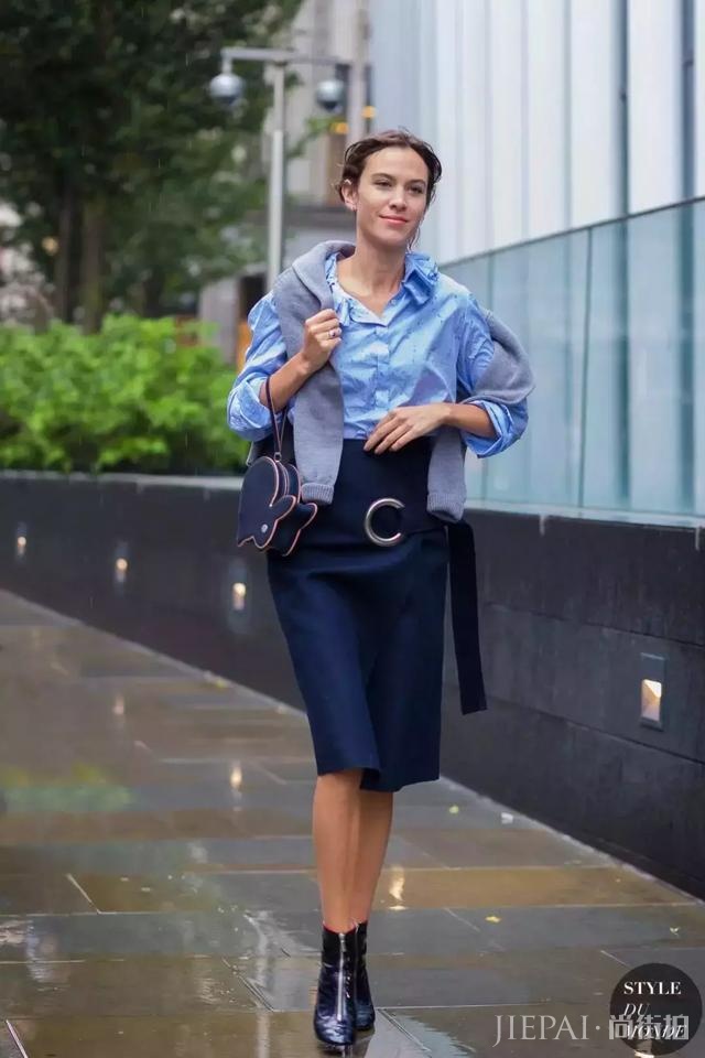 毛衣都穿错了，这样穿，才最时髦！