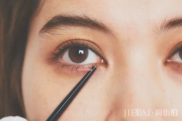 学会眼影×眼线的实用组合 教你一步步打造最潮眼妆