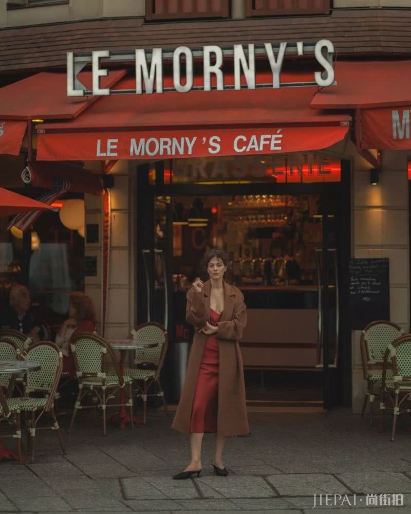 想在秋冬穿得又美又有风情,这五个单品选一就行