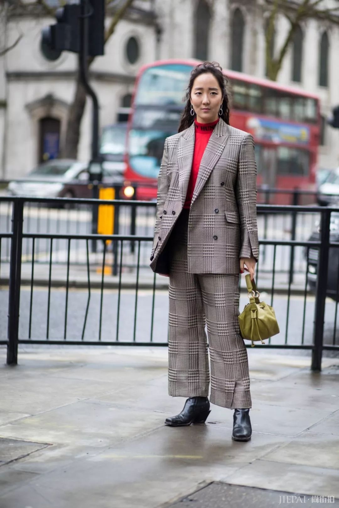 你穿卫衣+短靴=真的时髦炸了!