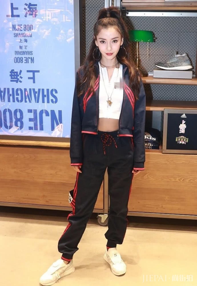 Angelababy出席商业活动,打扮欧美范十足