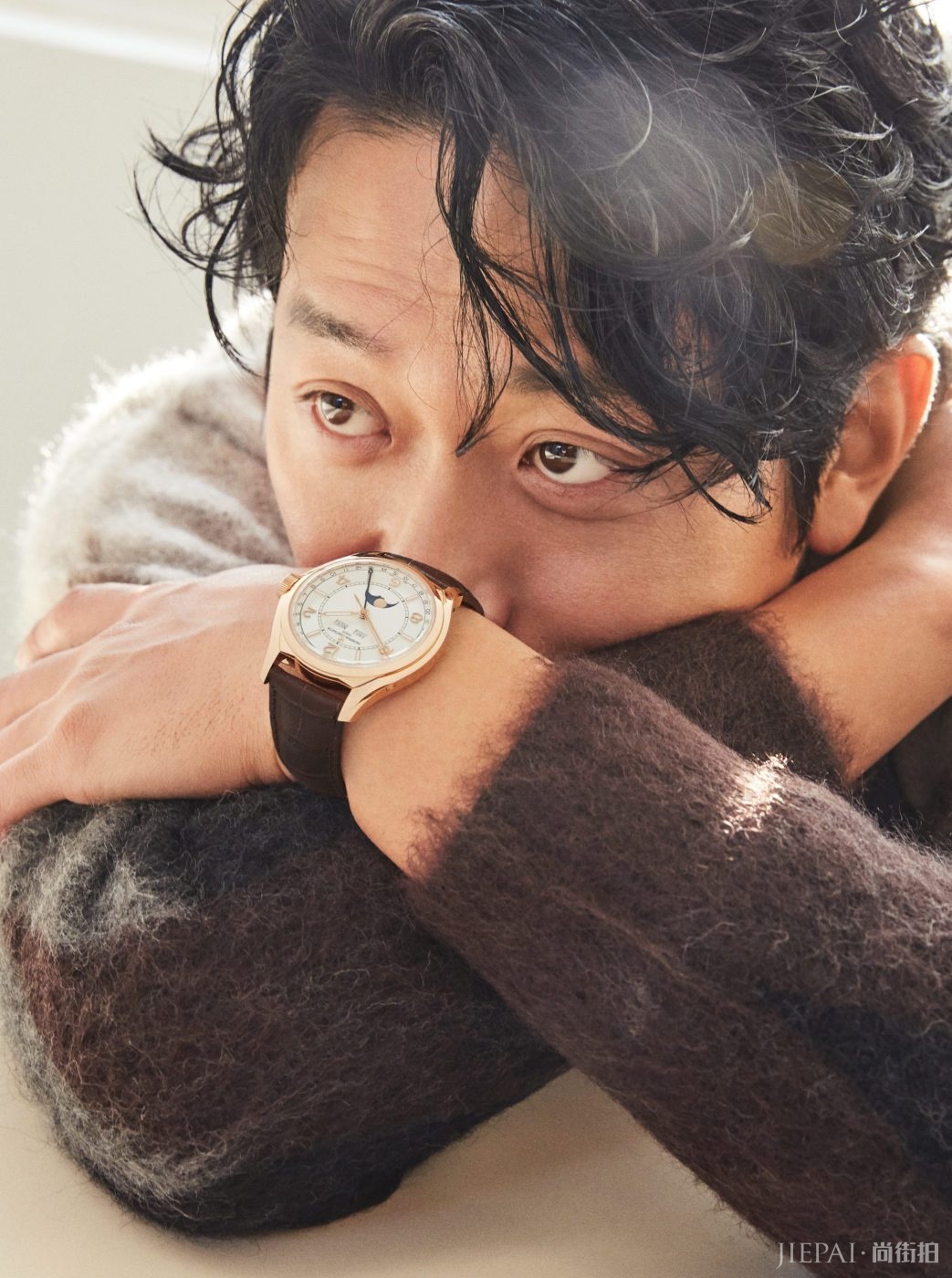 毛衣的冬季穿搭，变身暖男无压力