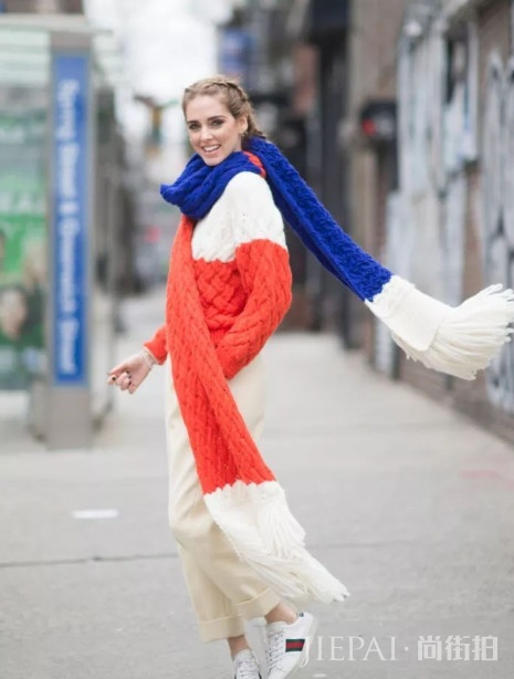 围巾搭配大衣今年流行这样搭，美翻天了
