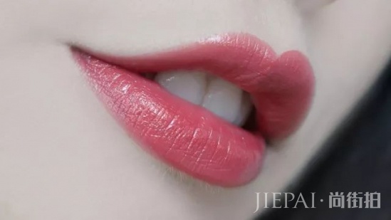 夏季适合什么颜色的口红颜色 这些都是夏天必备的口红