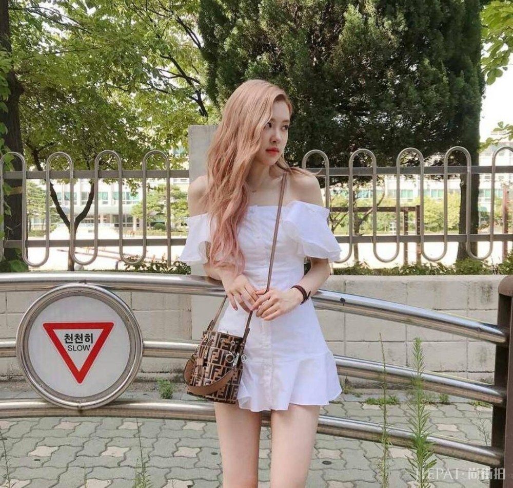 背这这四款流行包包上街，百搭又时髦