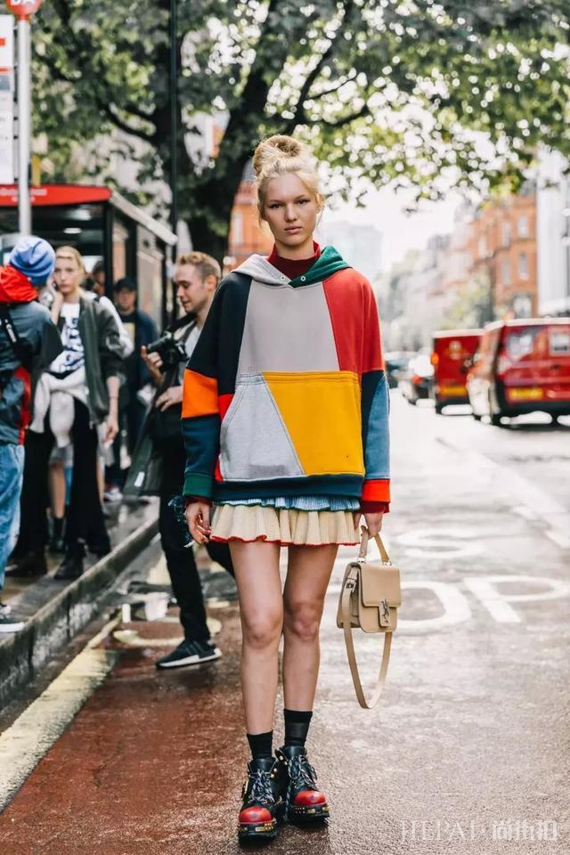 还在发愁今年冬天穿什么？卫衣这个单品简直太时髦