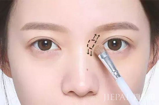 8个化妆小技巧 让你路人脸变女神