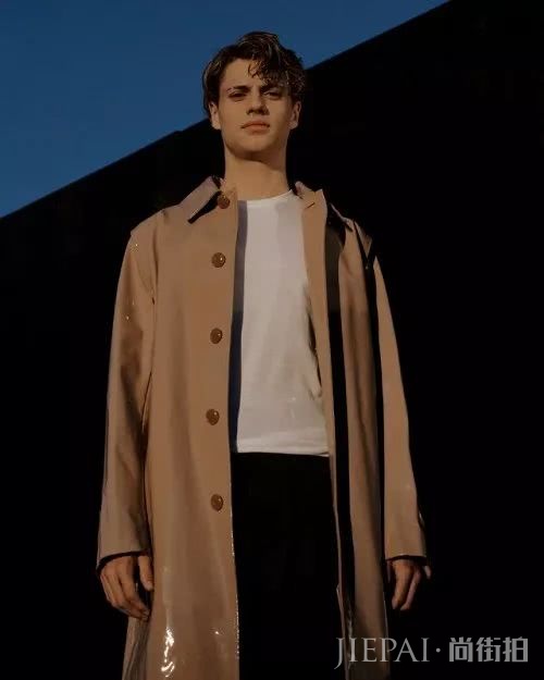 冬天到来,又是时候穿起长大衣了!