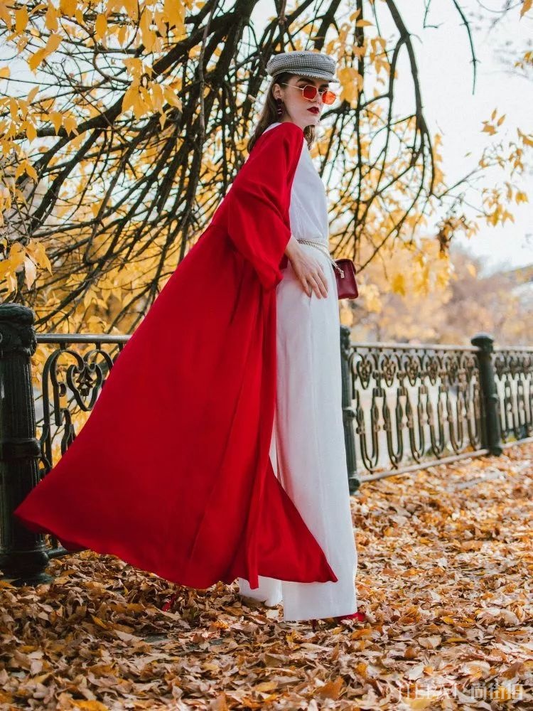 谁说红色显low？这位博主把红色穿成时尚大片，每张街拍都美到窒息！