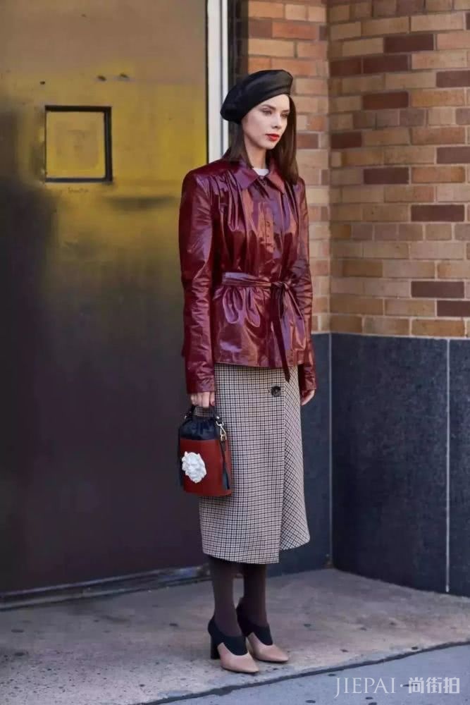 小姐姐，你穿皮衣的样子好好看