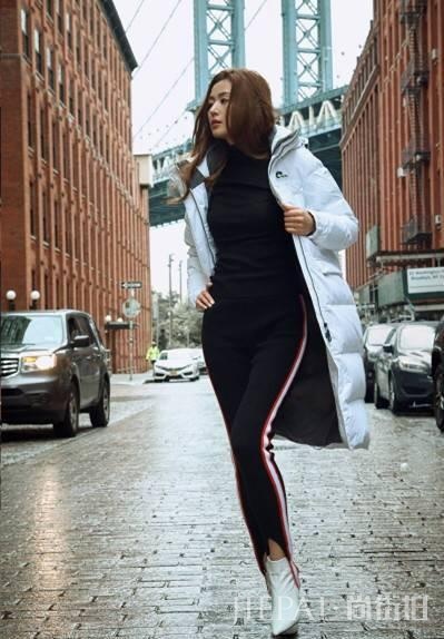 全智贤惊艳,白色连衣裙美成仙女,宛如少女!