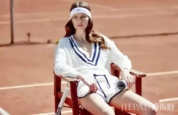 暖气还没到的日子里，就用这些时髦又复古的毛衣来护体吧！