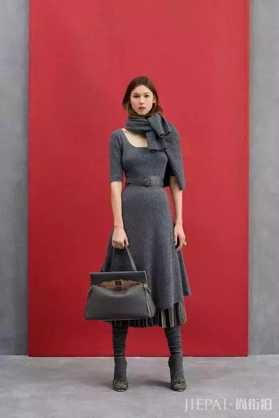 毛衣都穿错了，这样穿，才最时髦！