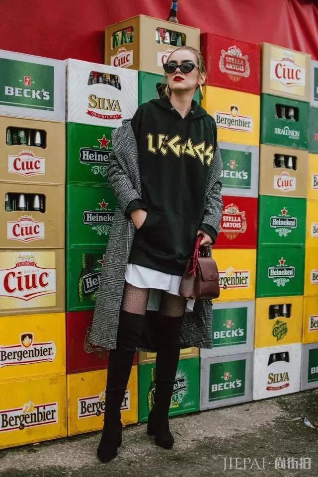 还在发愁今年冬天穿什么？卫衣这个单品简直太时髦