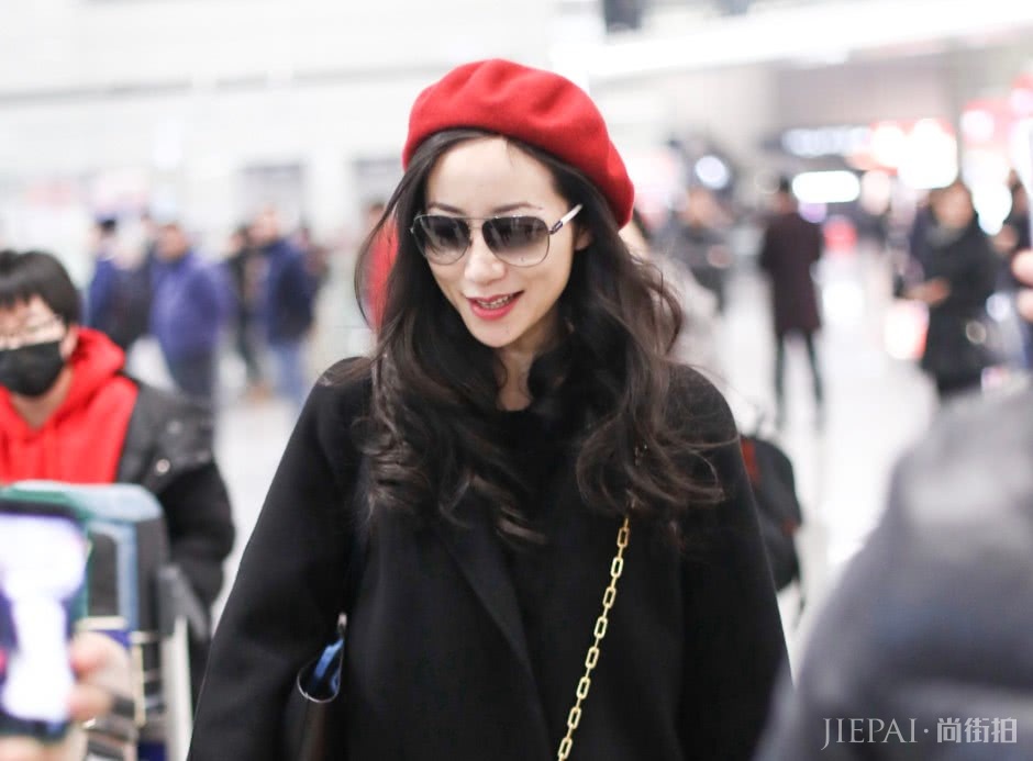 韩雪怎么做到的？将袖子挽成了花瓣形状，变身花仙子啊！