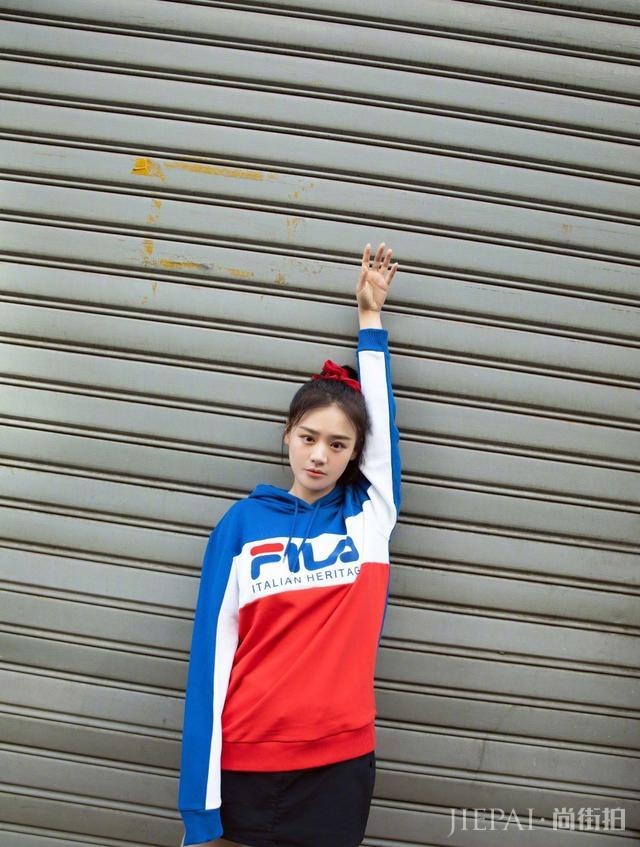 马思纯身穿卫衣减龄10岁不止,30岁嫩回18岁模样,少女气质惊艳