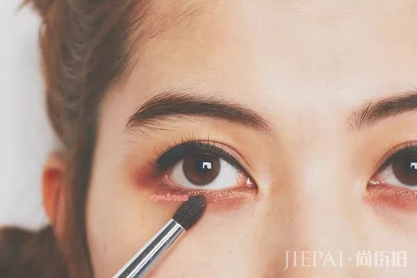 学会眼影×眼线的实用组合 教你一步步打造最潮眼妆