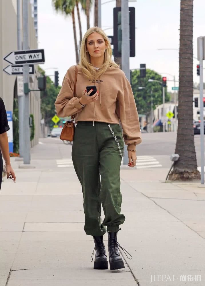 裤脚束短靴,时髦又好看!