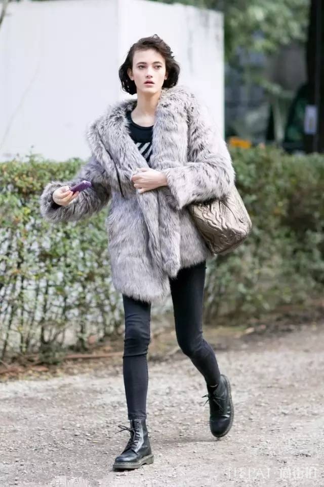 欧美街拍 人人都该拥有一双耐磨耐操、越旧越有feel的马丁靴