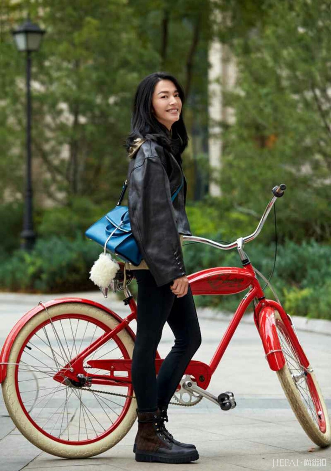 帅气显高的马丁靴，怎么搭裤子才时髦？