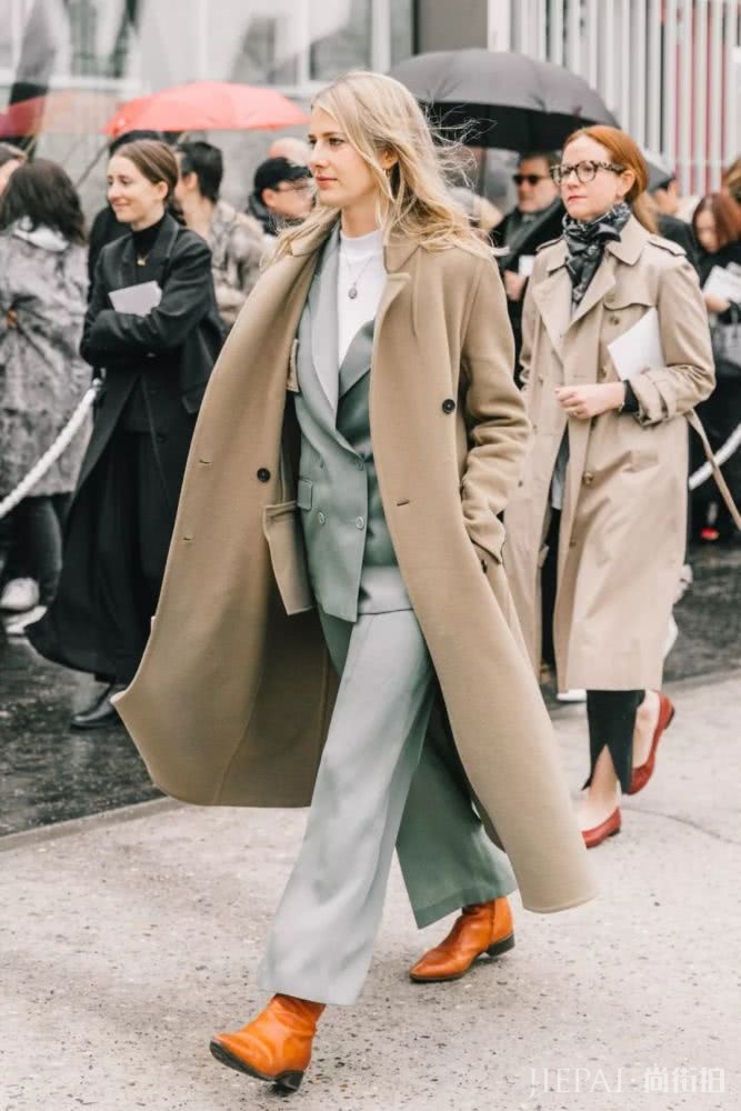 大衣+短靴=入冬最时髦方式！一起来看看本期欧美潮人街拍吧