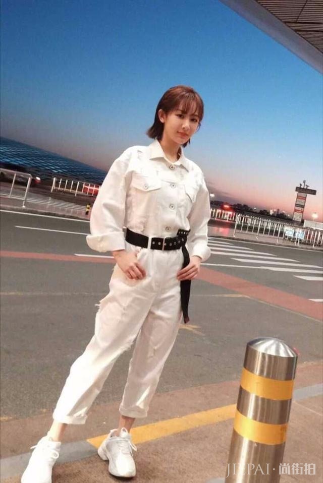 杨紫瘦了以后太有气质了,穿搭技巧学起来,你也可以变瘦
