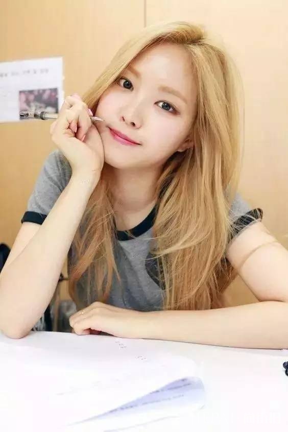 发型和妆容这样搭配，让你美成小仙女！