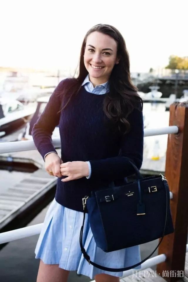 今年流行这样穿毛衣，不懂你就out了！