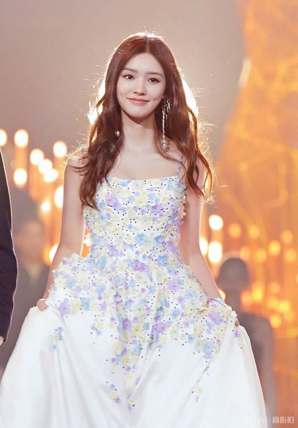 林允出演傻白甜袁湘琴,暴瘦凹陷后灵气全无的她是要毁经典?