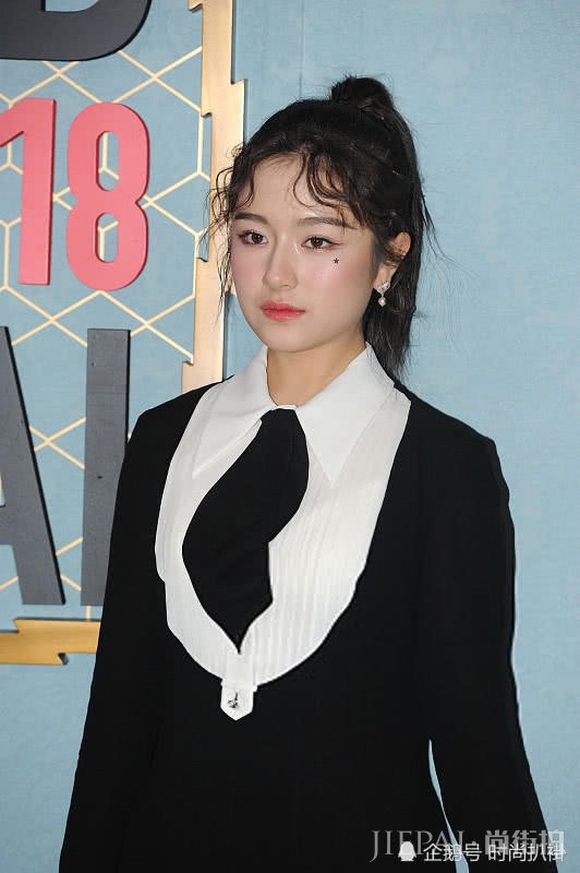 李兰迪和张雪迎罕见同框,同是95后的他们气质差距真大