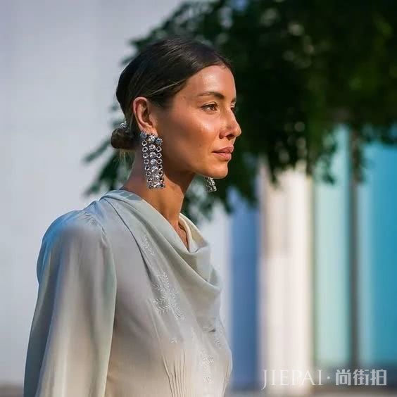 如何穿的更有质感和格调？看时尚博主演绎穿搭技巧