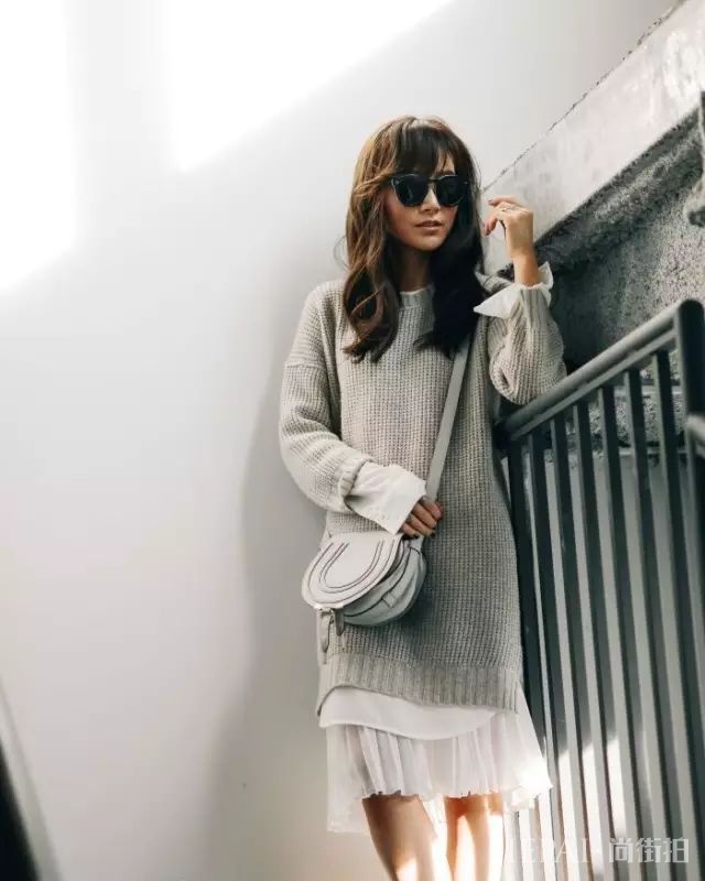今年流行这样穿毛衣，不懂你就out了！